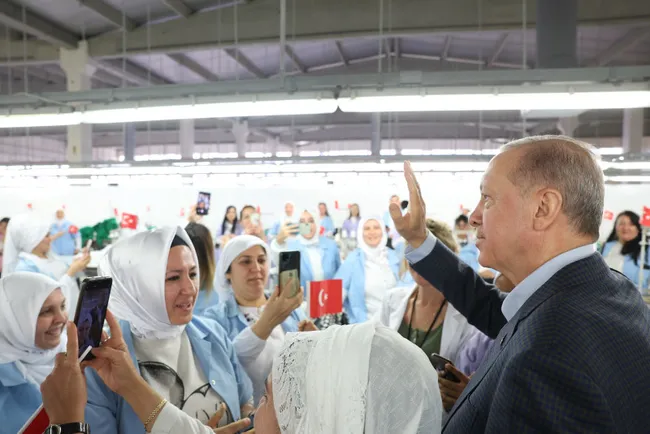 son-dakika-denizlide-emekci-kadinlarla-bulusma-baskan-erdogan-istihdamdaki-kadin-sayisi-105-milyona-yaklasti-1675101713749.jpg