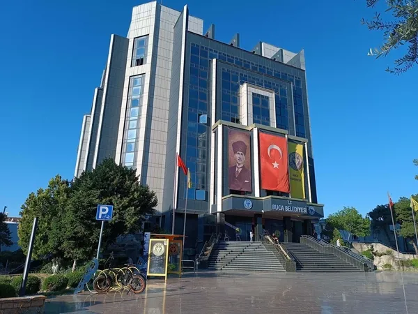 buca-belediyesinde-maas-krizi-7-aydir-maas-alamayan-80-isci-eylem-yapti-1789551470375.jpg