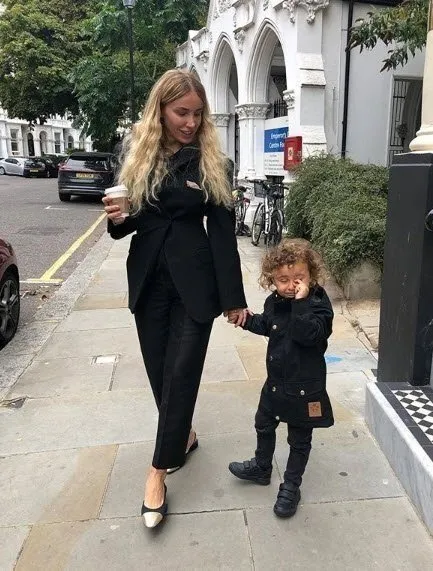 Yaprak Dökümü'nün Fikret'i Bennu Yıldırımlar'ın kızı Ada güzelliğiyle sosyal medyayı salladı! İşte Bennu Yıldırımlar'ın gözlerden uzak büyüyen kızı...