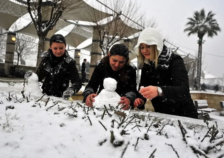 İzmir’de kar sevinci