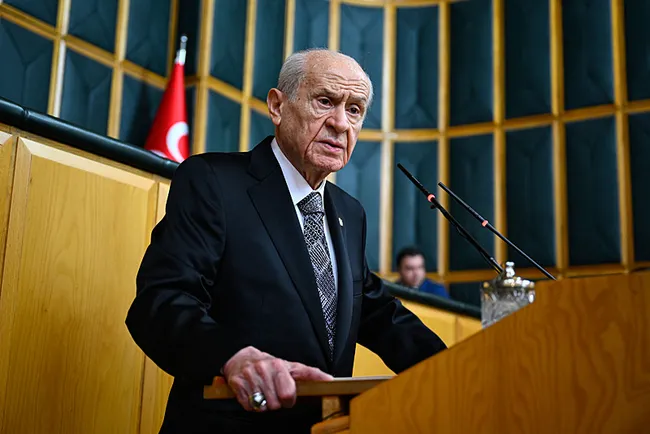 son-dakika-mhp-lideri-bahceli-imrali-ypg-ve-sdgye-silah-birakma-cagrisi-yapsin-1759829198903.jpeg