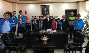 Kaymakam Öner, Balıkesir şampiyonlarını kabul etti #balikesir