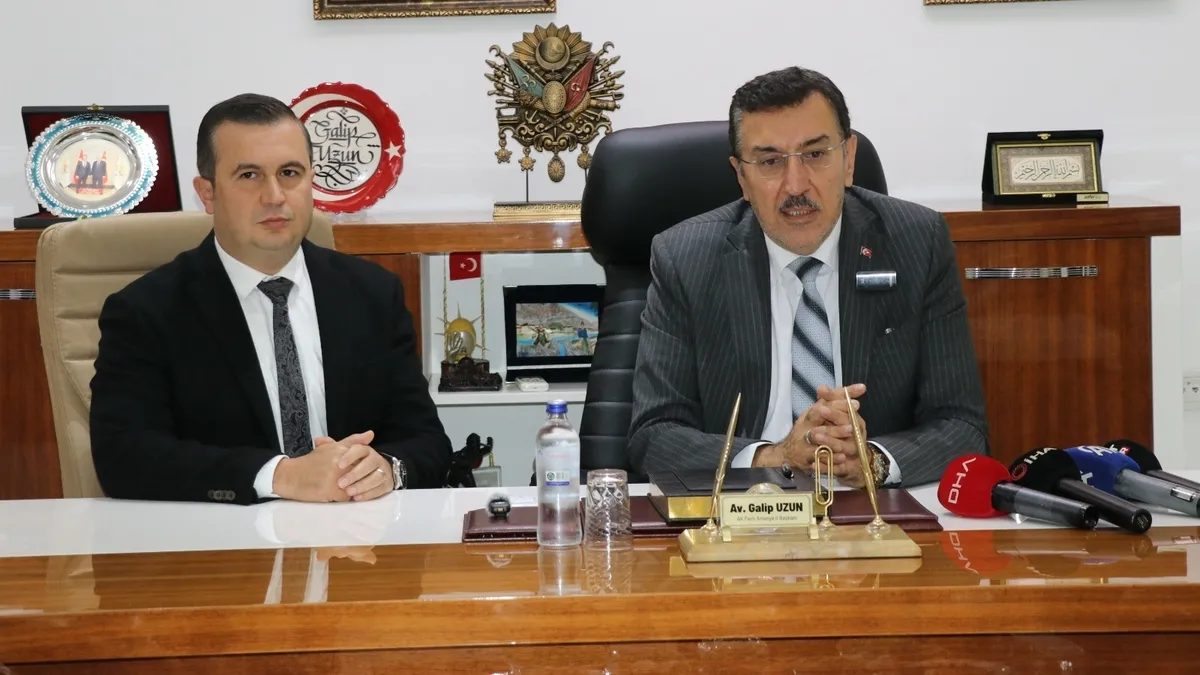 Eski Bakan Tüfenkci Amasya’da AK Parti İl Başkanlığını ziyaret etti