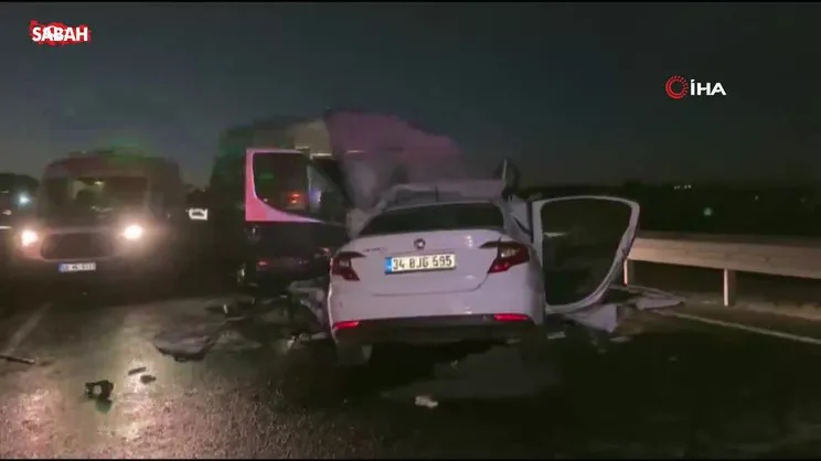 Ankara'da ters yöne giren araç minibüs ile kafa kafaya çarpıştı: 1 ölü | Video