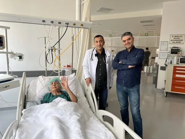 basarili-tavi-operasyonu-ile-90-yasindaki-hasta-sagligina-kavustu-1743096696964.jpg