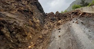 Gümüşhane’de heyelan nedeniyle 3 köy yolu kapandı #gumushane