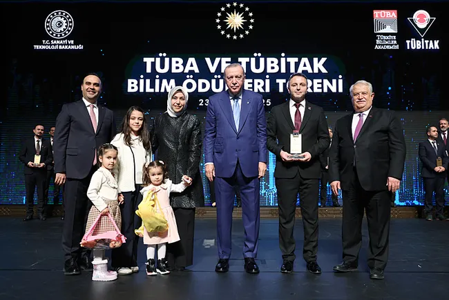 son-dakika-baskan-erdogan-ulkemiz-bolgenin-veri-ussu-konumuna-gelecek-1766495910783.jpeg SON DAKİKA | Başkan Erdoğan: Ülkemiz bölgenin veri üssü konumuna gelecek
