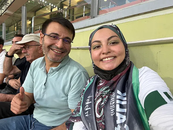 kanserle-savasan-sude-hayata-futbolla-tutundu-futbol-izlemek-beni-motive-ediyor-1791122725189.jpg