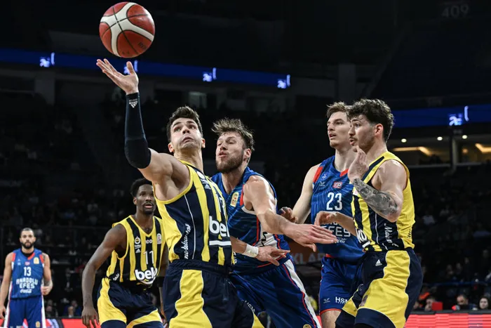 anadolu-efes-fenerbahce-bekoyu-tek-sayiyla-yendi-1702319701007.jpg