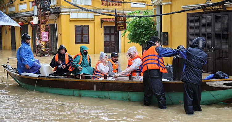 Vietnam’da doğal afet faciası: 10 ölü