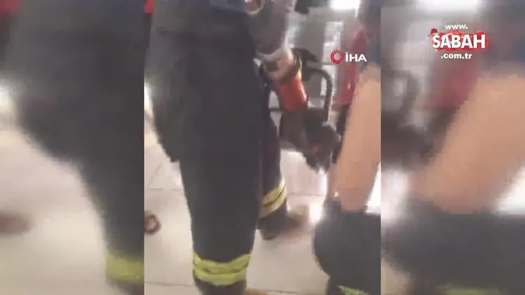 Ayağı banka sıkışan çocuğu itfaiye kurtardı | Video