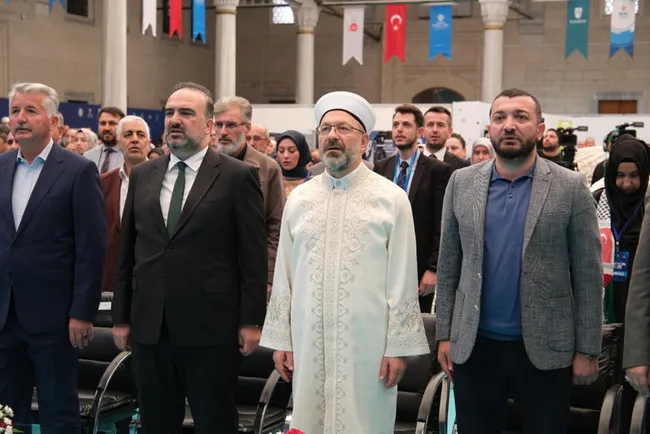 diyanet-baskani-ali-erbas-yeni-medyada-sanal-olan-gercegi-baskilayabilmekte-1715358833352.jpg