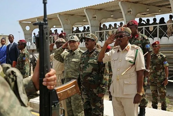 Mogadişu'daki Türk askeri eğitim merkezi ilk mezunlarını verdi