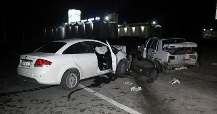 Konya’da iki otomobil kavşakta çarpıştı: 8 yaralı
