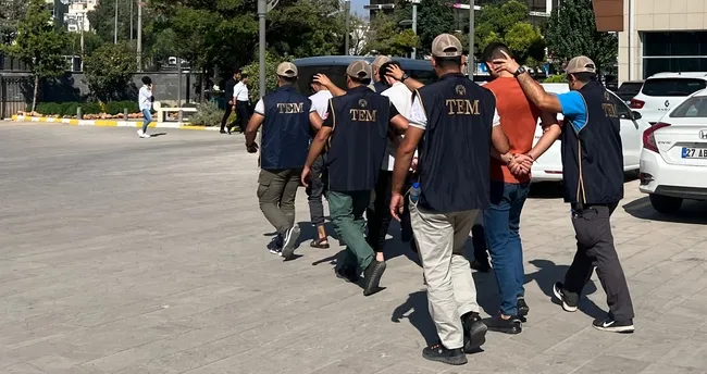 Terör örgütü DEAŞ operasyonunda 3 zanlı tutuklandı Terör örgütü DEAŞ operasyonunda 3 zanlı tutuklandı