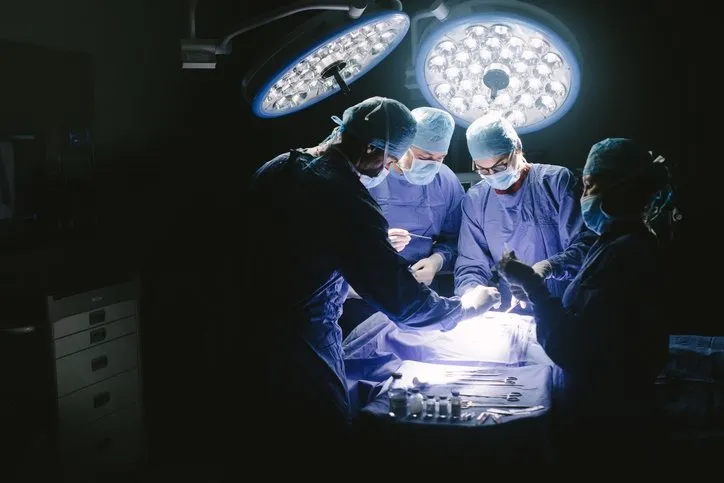 Doktorları şoke eden vaka! 4 yıl "dışkısını" kusarak yaşadı: 70 kilodan 41'e düştü! Meğer bağırsakları...