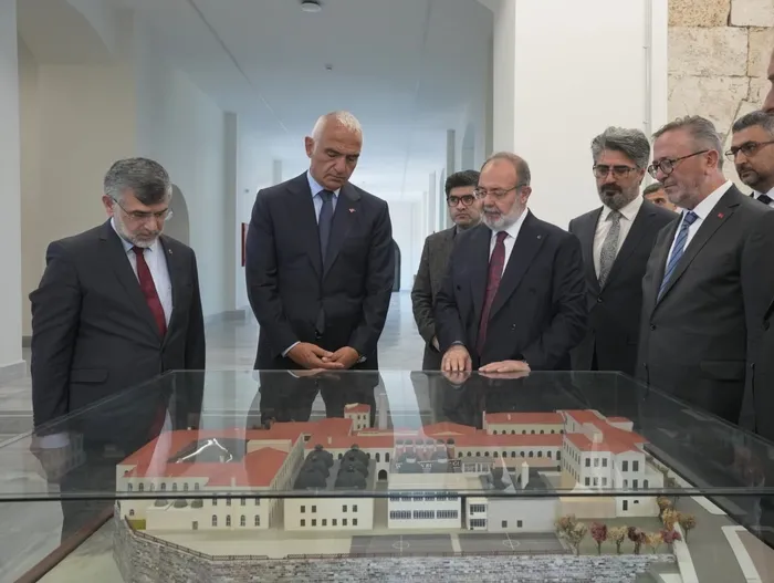 bakan-ersoy-medeniyet-birikimimizi-ilimle-bulusturan-calismalari-memnuniyetle-takip-ediyoruz-1784282346630.jpeg