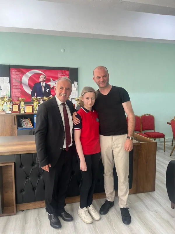 lgsde-500-puan-alan-beyza-akdag-turkiye-birincileri-arasina-girdi-1783688294873.jpg
