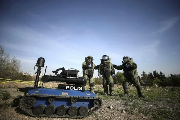 Bomba imha uzmanları İlk hatan, son hatan olur sloganıyla hareket ediyor