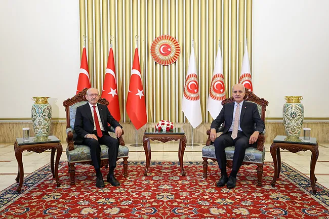 tbmm-baskani-kurtulmus-kilicdaroglu-ile-bir-araya-geldi-1784644300700.jpeg TBMM Başkanı Kurtulmuş, Kılıçdaroğlu ile bir araya geldi!