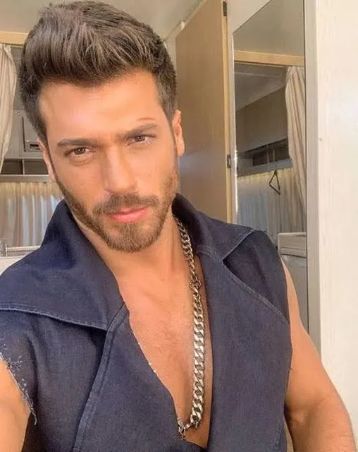 (SABAH GAZETESİ) 2021'de yaza damga vuracak erkek saç modelleri nelerdir? Kuaför Kadir Alkan yorumluyor 23