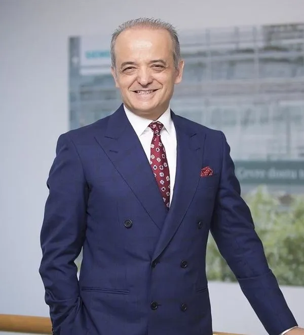 son-dakika-unlu-ceoya-santaj-soku-dunya-devini-sarsan-skandal-26-milyon-euro-istedi-1757131324196.jpg Son dakika | Ünlü CEO'ya şantaj şoku: Dünya devini sarsan skandal! 2.6 milyon Euro istedi...