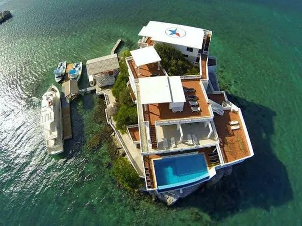 Kayanın üzerine otel inşa ettiler