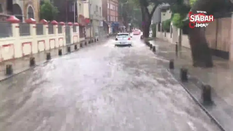 İstanbul Üsküdar sağanak yağış sonrası sular altında kaldı