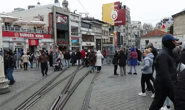 Taksim’de yılbaşı hazırlıkları! Tedbir amaçlı kapatıldı...