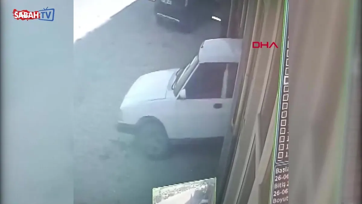 Kaporta ustası tamir etmek istediği otomobilin altında kaldı! O anlar kamerada videosunu izle Kaporta ustası tamir etmek istediği otomobilin altında kaldı! O anlar kamerada videosunu izle