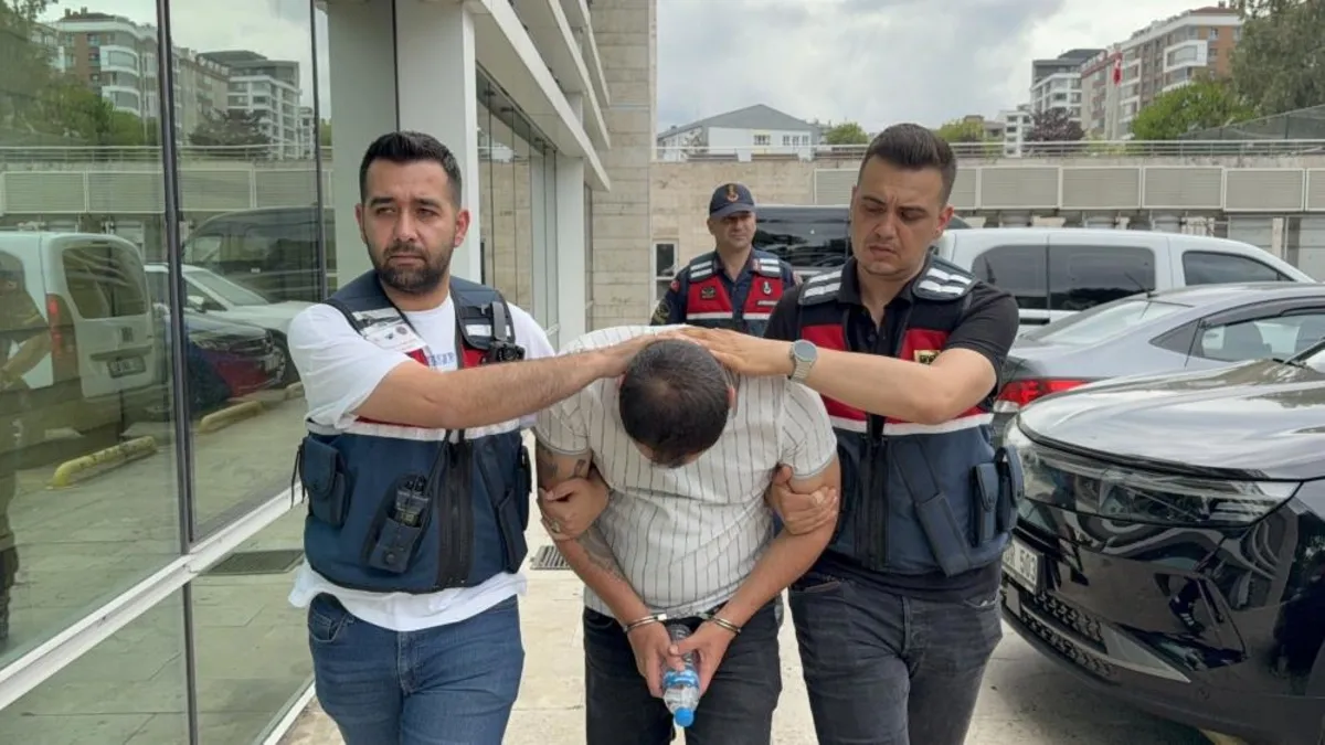 Samsun’da zehir operasyonu: Bagajdaki boya kutularında 2 bin 653 uyuşturucu hap ele geçirdi Samsun’da zehir operasyonu: Bagajdaki boya kutularında 2 bin 653 uyuşturucu hap ele geçirdi