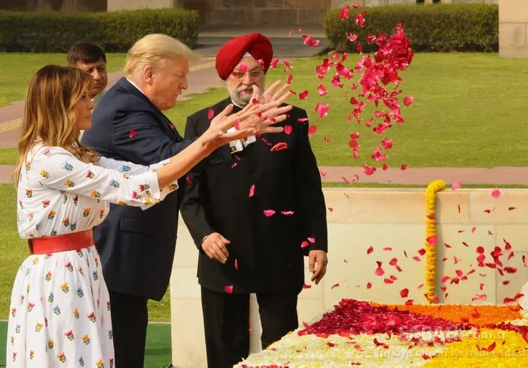 Hindistan ziyareti gündem oldu! Trump ve eşi böyle gül yapraklarını attı