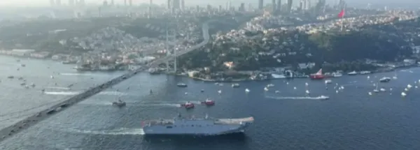 son-dakika-denizde-ve-havada-100-yil-coskusu-istanbul-bogazinda-100-gemi-ile-tarihi-gecit-toreni-1698588808633.jpg