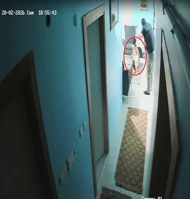 son-dakika-yalovada-muhammed-baca-ile-14-aylik-kizi-ikraya-olduresiye-dayak-guvenlik-kamerasi-goruntuleri-orta-1771934546244.jpeg