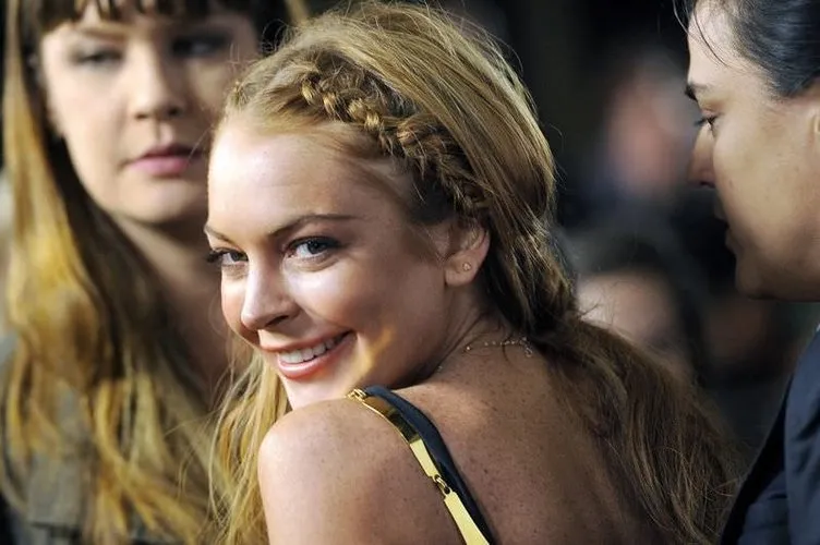 Lindsay Lohan 19 yaşındaki mankenle aşk yaşıyor