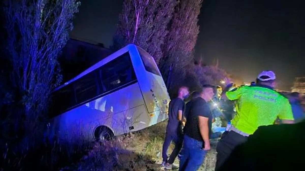 Ankara’da servis aracı ile otomobil çarpıştı: 8 yaralı Ankara’da servis aracı ile otomobil çarpıştı: 8 yaralı