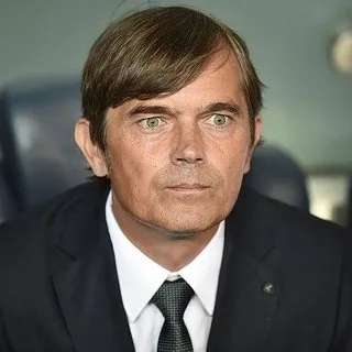 Fenerbahçe'de yeni teknik direktöre Cocu engeli