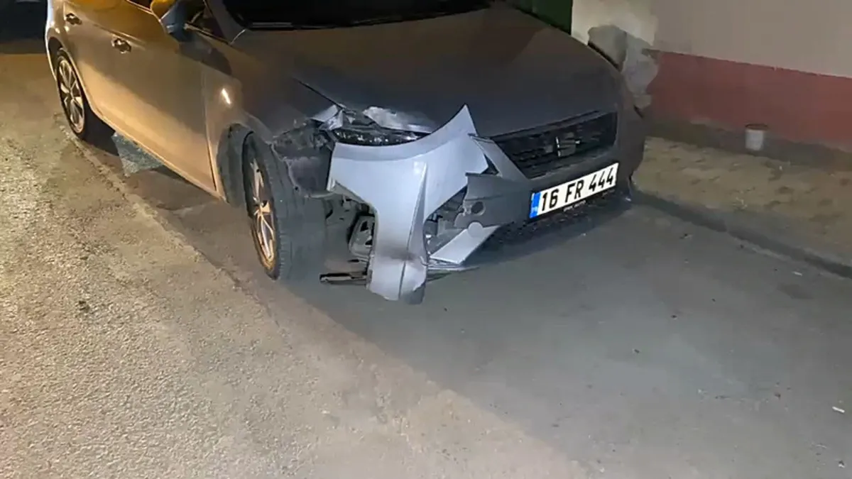 Bursa’da sürücüsü rahatsızlanan otomobil 3 araca çarptı: 1 yaralı Bursa’da sürücüsü rahatsızlanan otomobil 3 araca çarptı: 1 yaralı