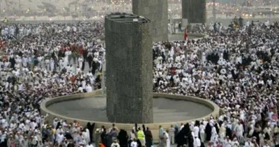 Hacılar şeytan taşlamaya devam ediyor