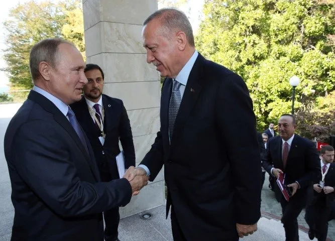 Putin Başkan Erdoğan’ı kapıda karşıladı! Siz geldiniz hava ne kadar güzel oldu