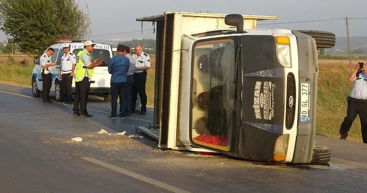 Adana’da tarım işçilerini taşıyan kamyonet devrildi: 10 yaralı!