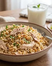 Tavuklu arpa şehriye pilavı! Eşlikçi değil ana yemek...