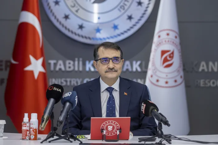 son-dakika-enerji-bakani-donmezden-flas-dogu-akdeniz-aciklamasi-gazin-turkiye-uzerinden-gonderilmesi-gorusuluy-1647072482229.jpg