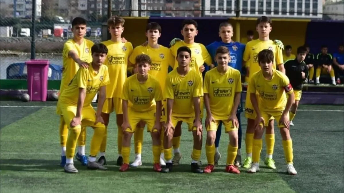 Eyüpspor U16 Galatasaray U16'yı yendi ve grup şampiyonu oldu!