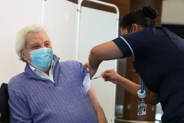 Son dakika haberi: Pfizer ve BioNTech'in geliştirdiği corona virüs aşısı ile ilgili kritik uyarı: O kişiler yaptırmasın