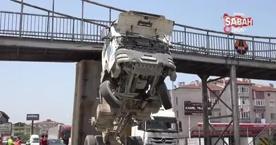 Damperi açık kalan kamyon üst geçide çarptı | Video