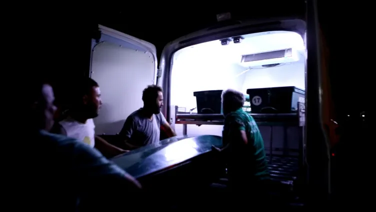 Bu nasıl baba! Misafirlikte oğlunun boğazını kesti!