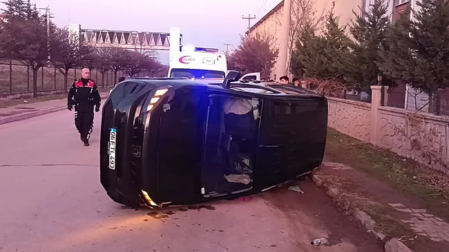 polislerden-kacti-yetmedi-kazaya-sebebiyet-verdi-15-yasindaki-sahis-trafigi-birbirine-katti-1737309354807.jpeg