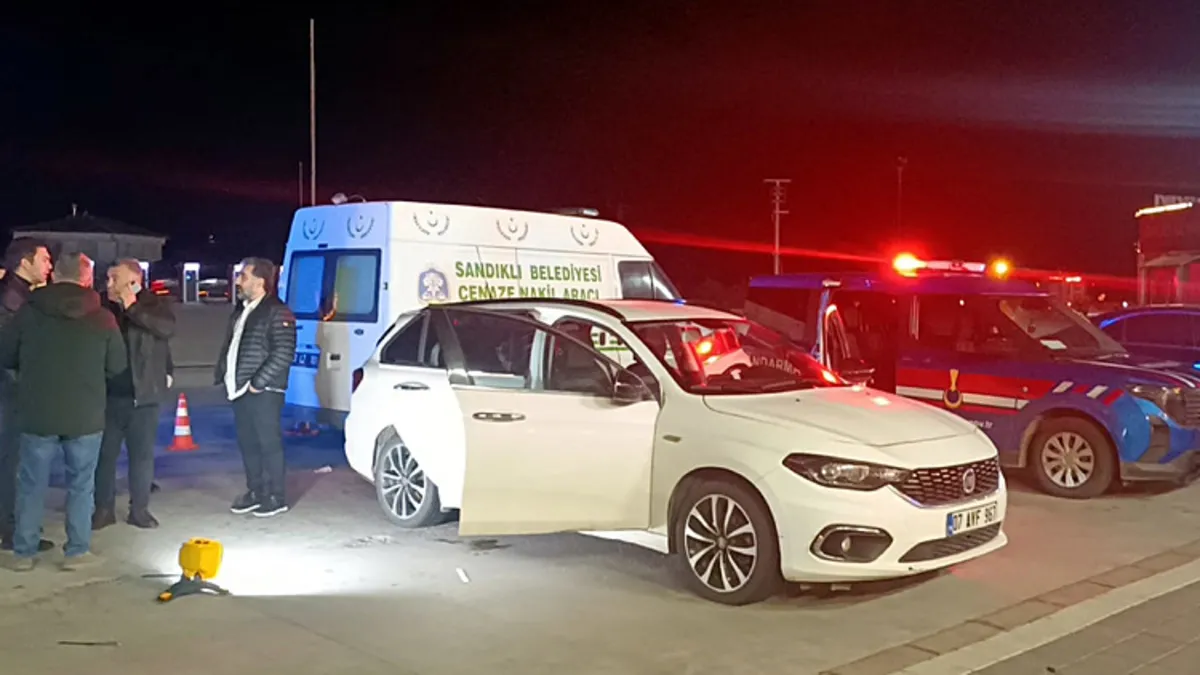 Afyonkarahisar'da park halindeki otomobilde erkek cesedi bulundu