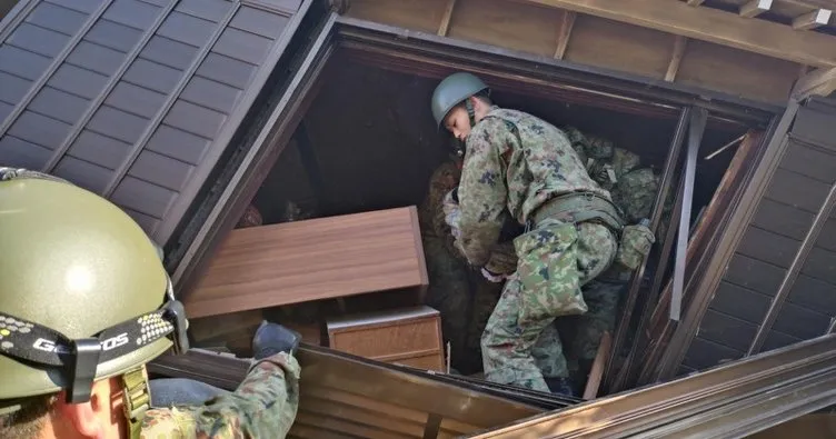 Japonya’da 7.6’lık depremin ardından ordu devreye girdi!